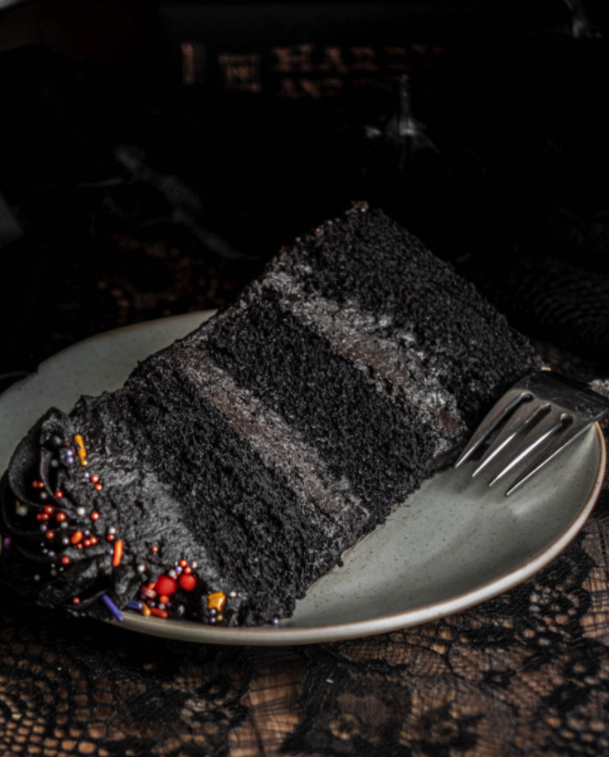 Торт Черный Бархат с черным кремом