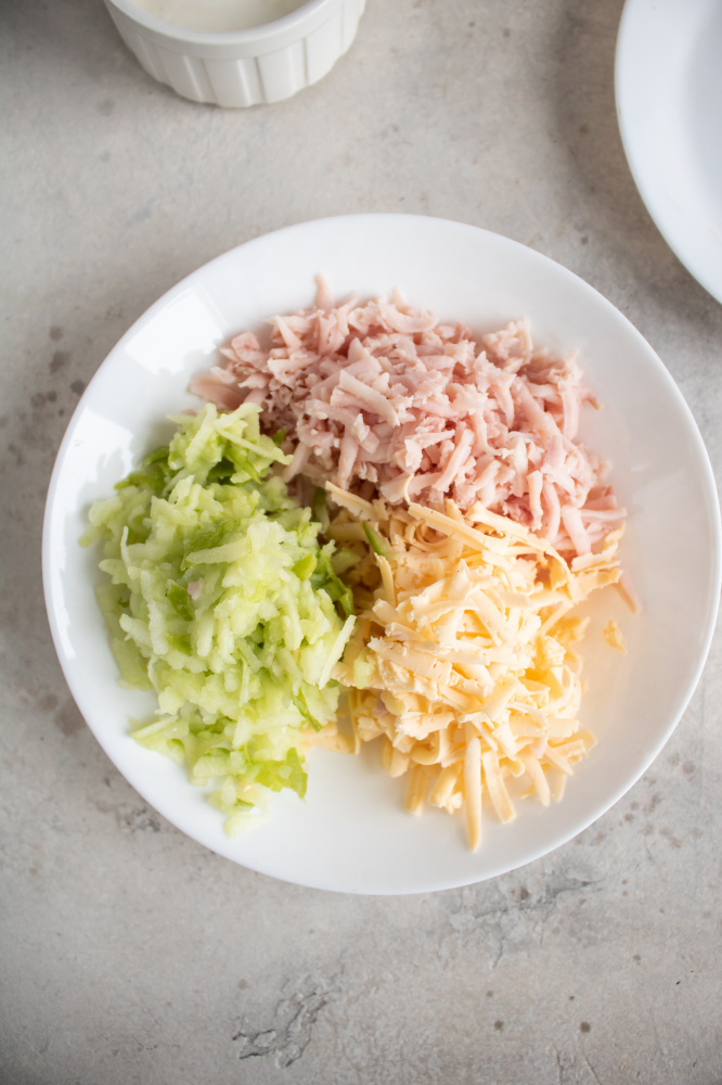 Салат «Версаль» - простой рецепт вкусного салата с ветчиной и огурцами