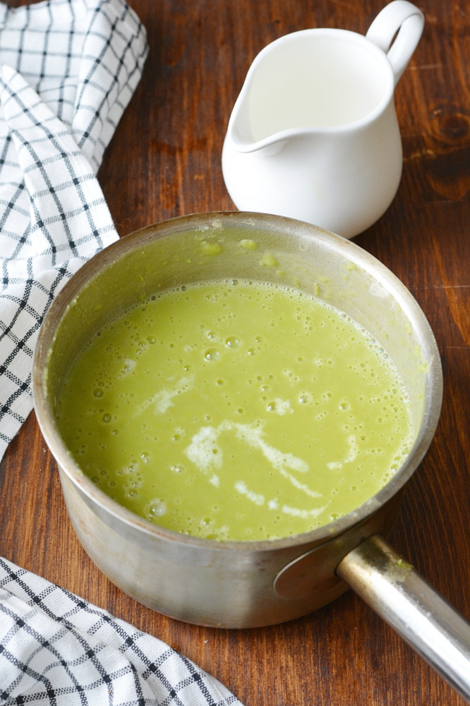 Постный крем-суп из зелёного горошка