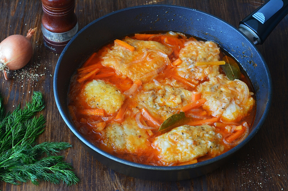 Рыба с овощами в томатном соусе 