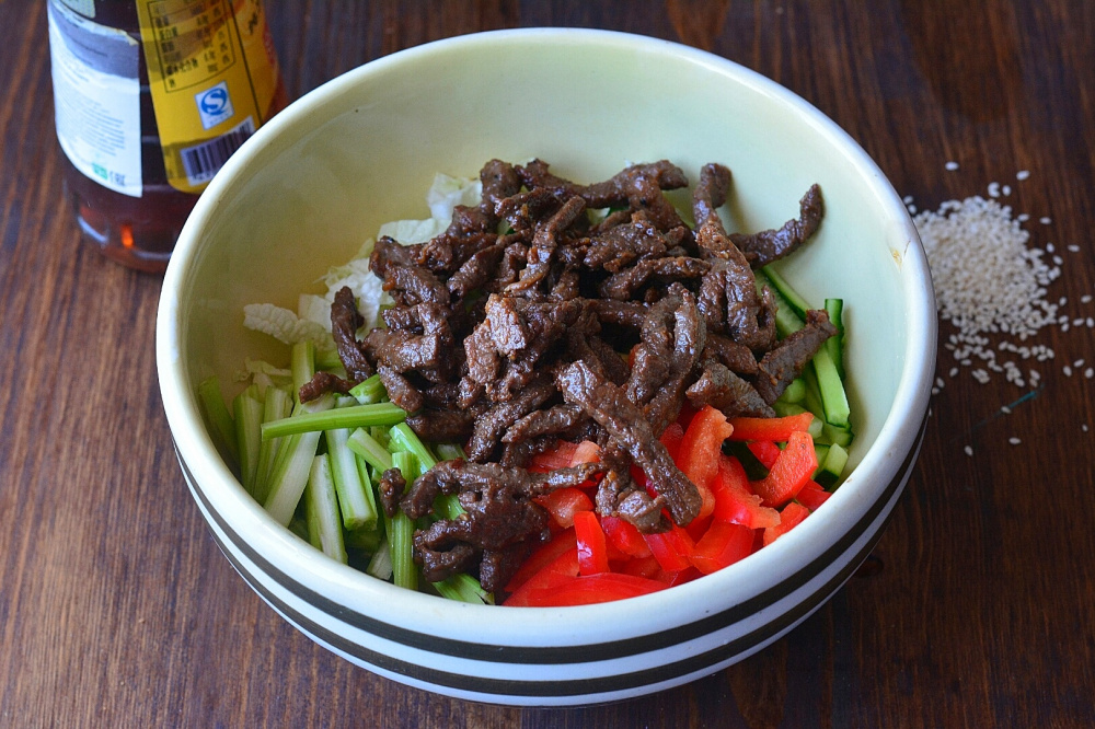 Тайский салат с говядиной. Побалуйте своих близких экзотическим блюдом