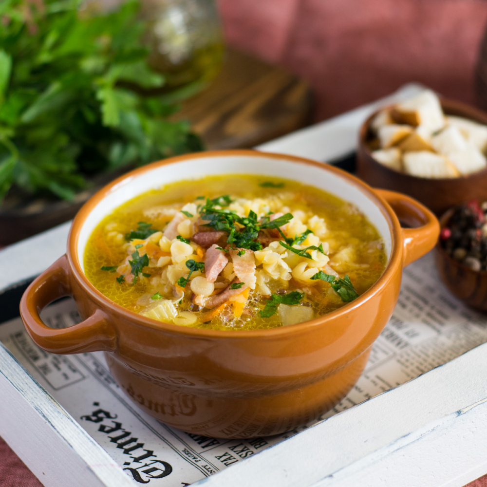 Популярный рецепт горохового супа с копчеными ребрышками