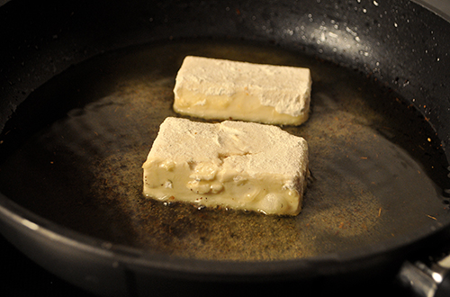 Тофу с карамельным луком и черри