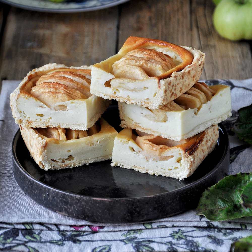 Пирог на кефире с творогом с яблоками