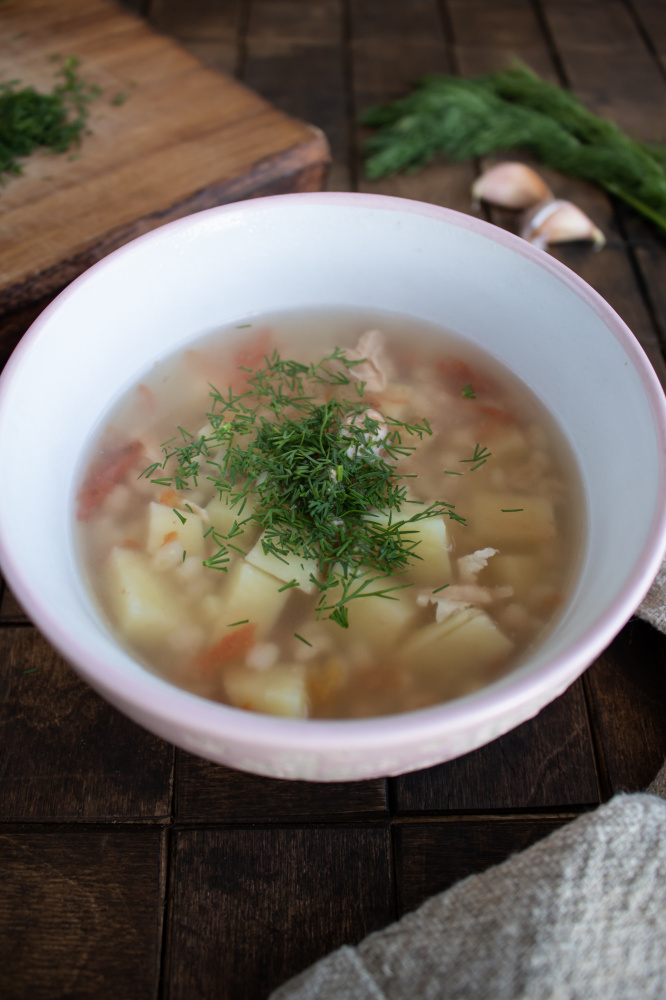 Рыбный суп с перловкой и картофелем