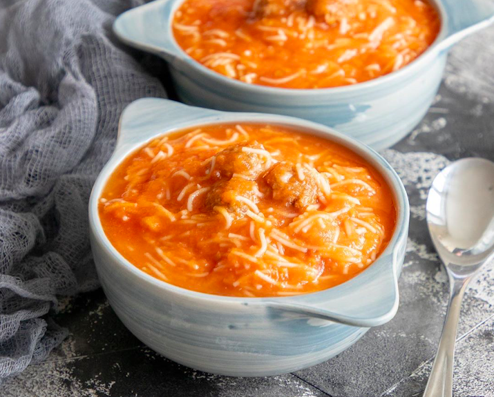 Густой томатный суп с лапшой и фрикадельками