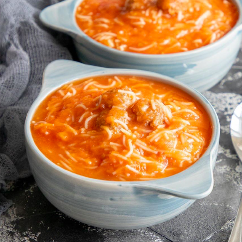 Густой томатный суп с лапшой и фрикадельками