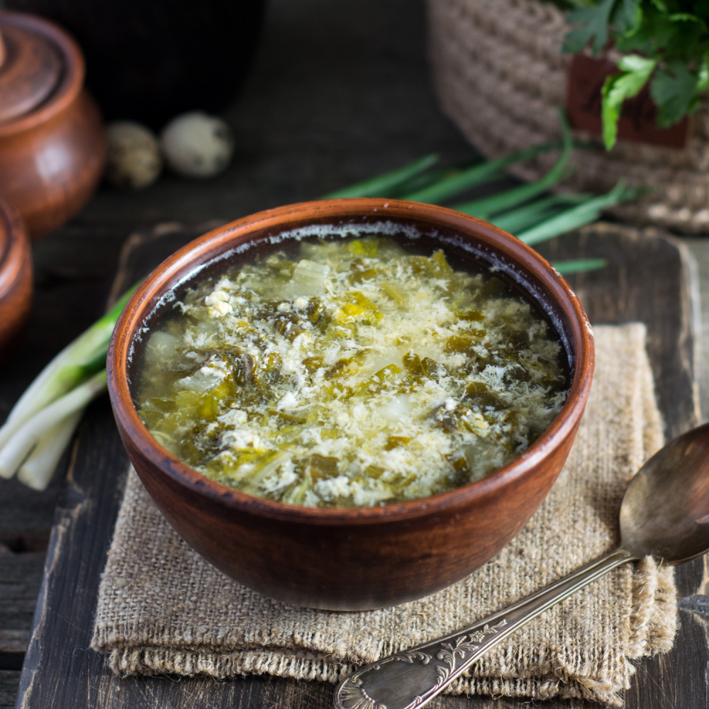 Украинский зеленый суп со щавелем и яйцом