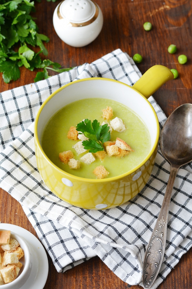 Постный крем-суп из зелёного горошка