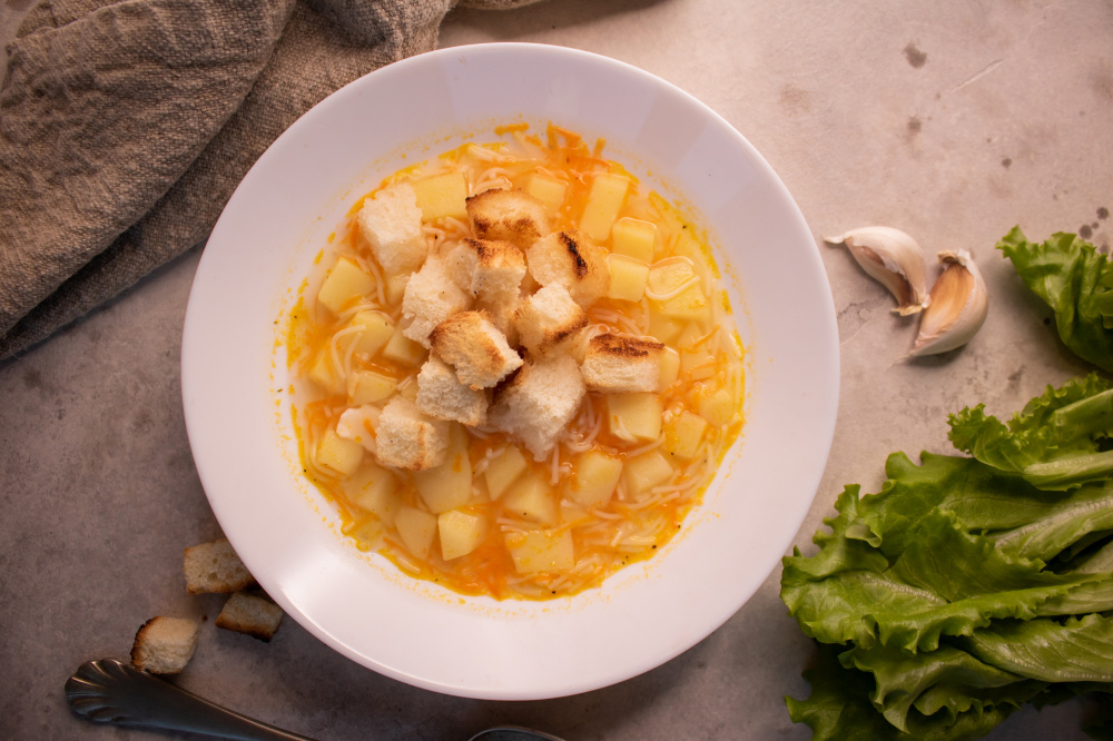 Домашний суп с плавленым сыром и картофелем
