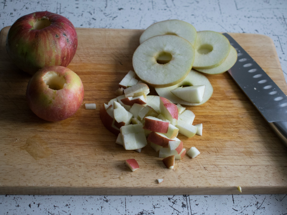 Пирог с корицей и яблоками (с коричным штрейзелем)