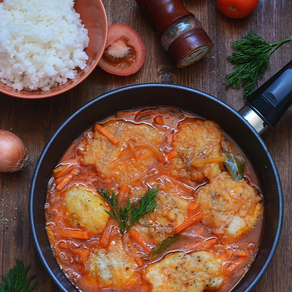 Рыба с картошкой в томатном соусе