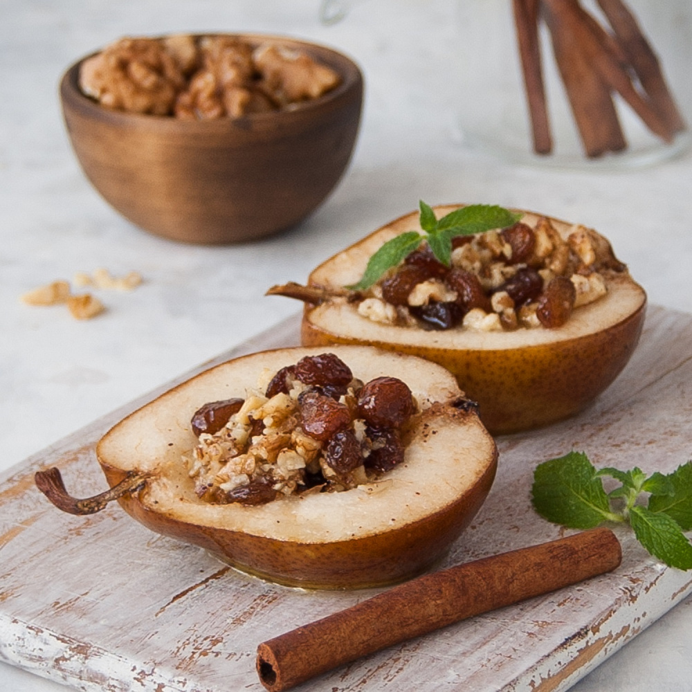 Запеченные груши с медом и орехами в духовке — пошаговый рецепт с фото