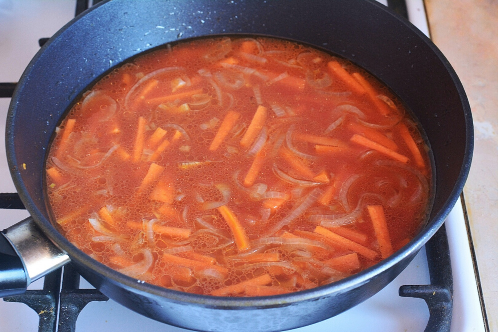 Рыба с овощами в томатном соусе 