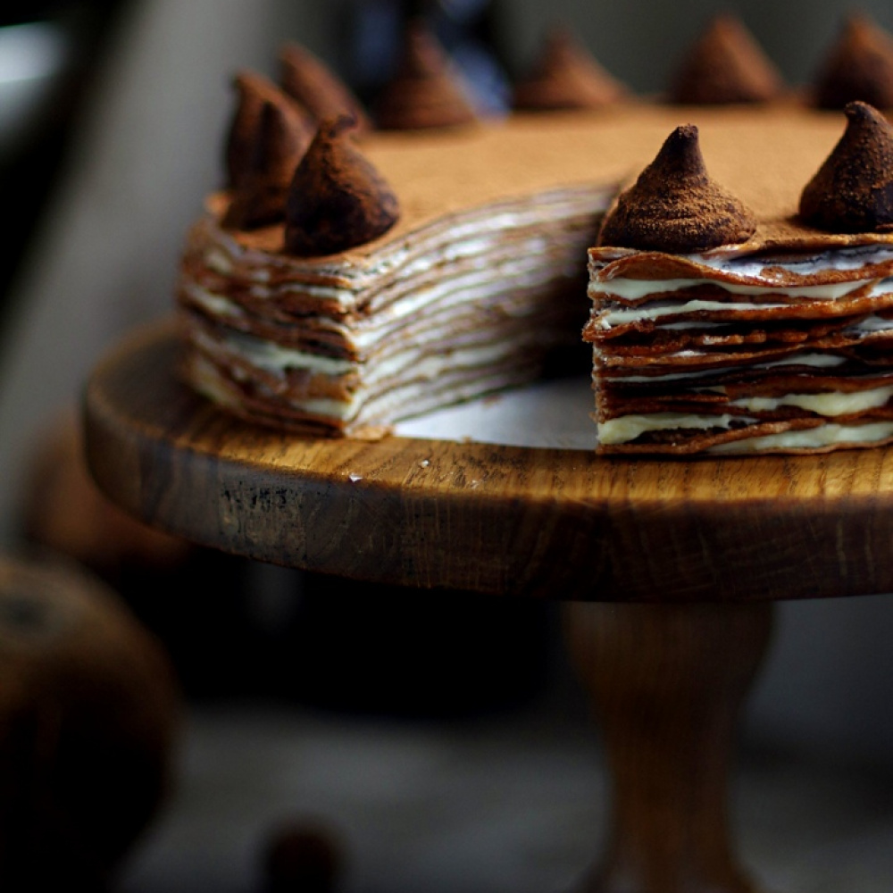 Шоколадный блинный торт с кокосовым кремом