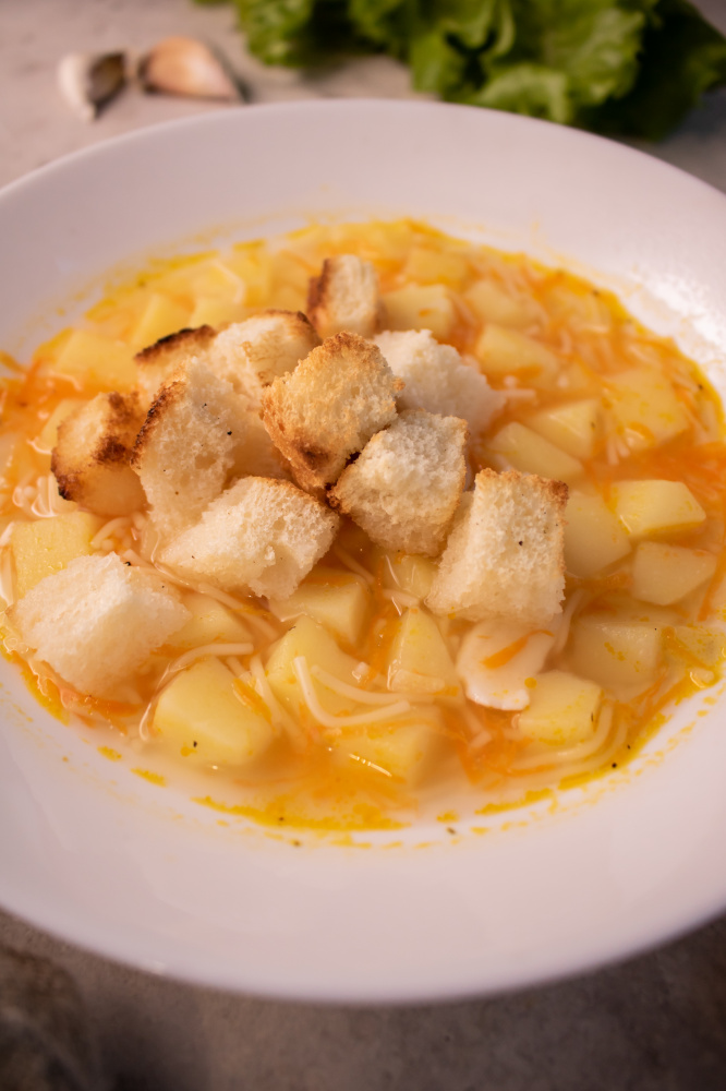 Домашний суп с плавленым сыром и картофелем