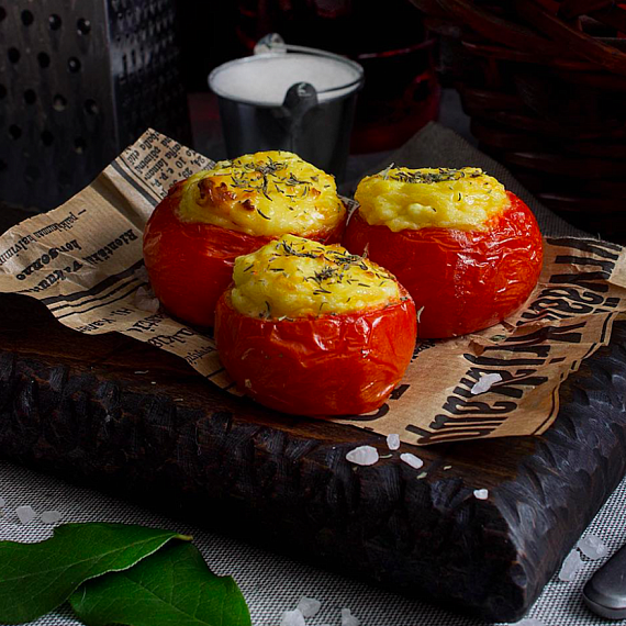 Запеченные помидоры с сыром