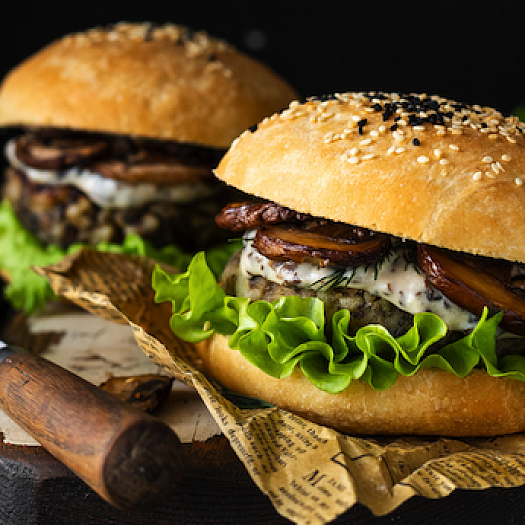 Как приготовить вегетарианский бургер? Идеальный рецепт булочек и постных котлет.
